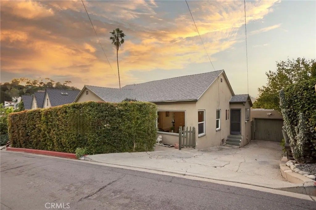 Photo of 1119 Princeton Drive, Glendale, CA 91205 (MLS # CV25278038)