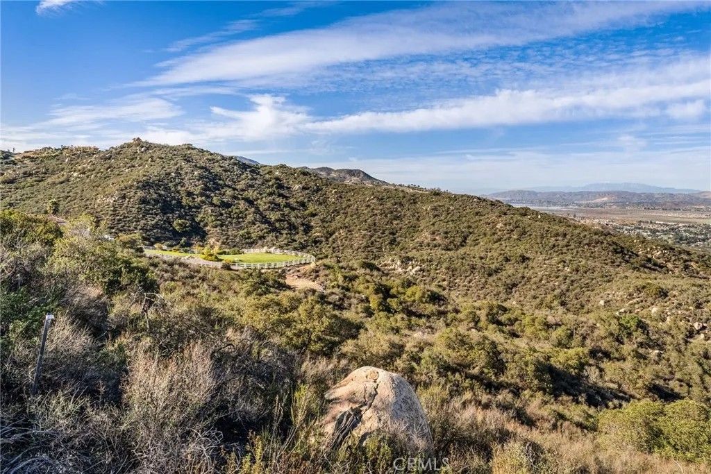 Photo of 1 Via Baya, Murrieta, CA 92562 (MLS # OC26015033)