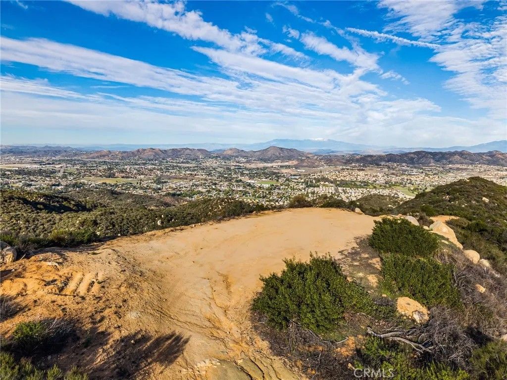 Photo of 1 Via Baya, Murrieta, CA 92562 (MLS # OC26015033)