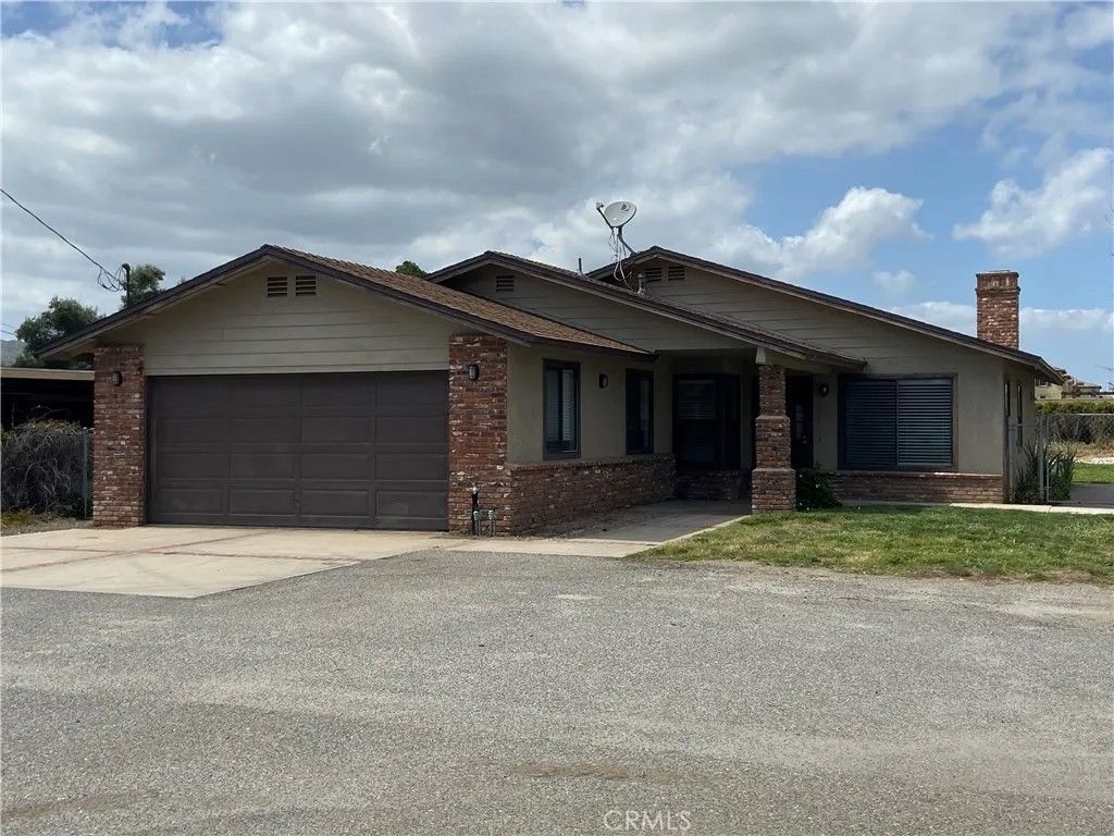 Photo of 41881 Lemon Street, Murrieta, CA 92562 (MLS # SW26044197)