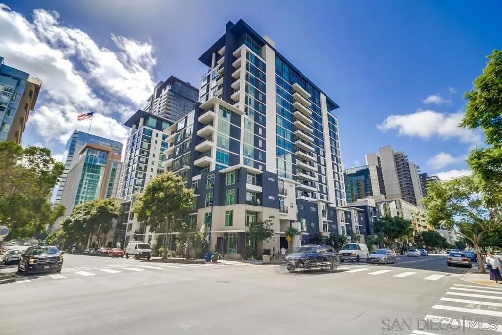 Photo of 425 W Beech St #302, San Diego, CA 92101 (MLS # 250040945)