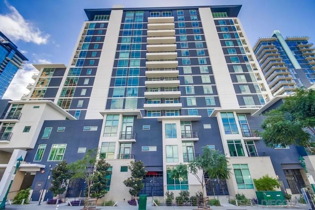 Photo of 425 W Beech St #302, San Diego, CA 92101 (MLS # 250040945)
