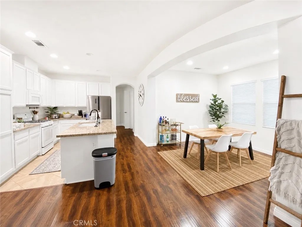2750 E Oak Hill 12