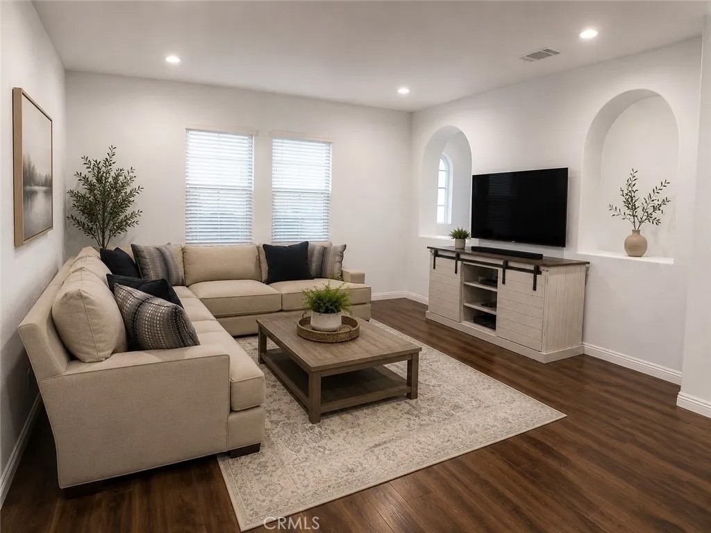 2750 E Oak Hill 12