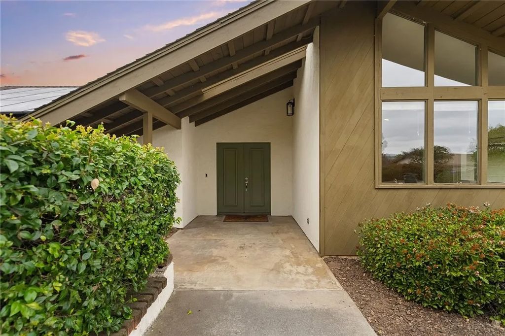 Photo of 665 Norwynn Lane, Fallbrook, CA 92028 (MLS # SW26070503)