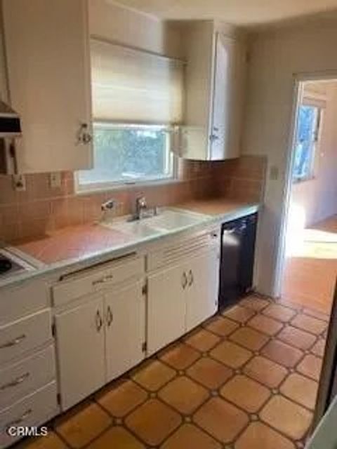 Tiny photo for 329 Mariposa Drive, Ventura, CA 93001 (MLS # V1-33177)