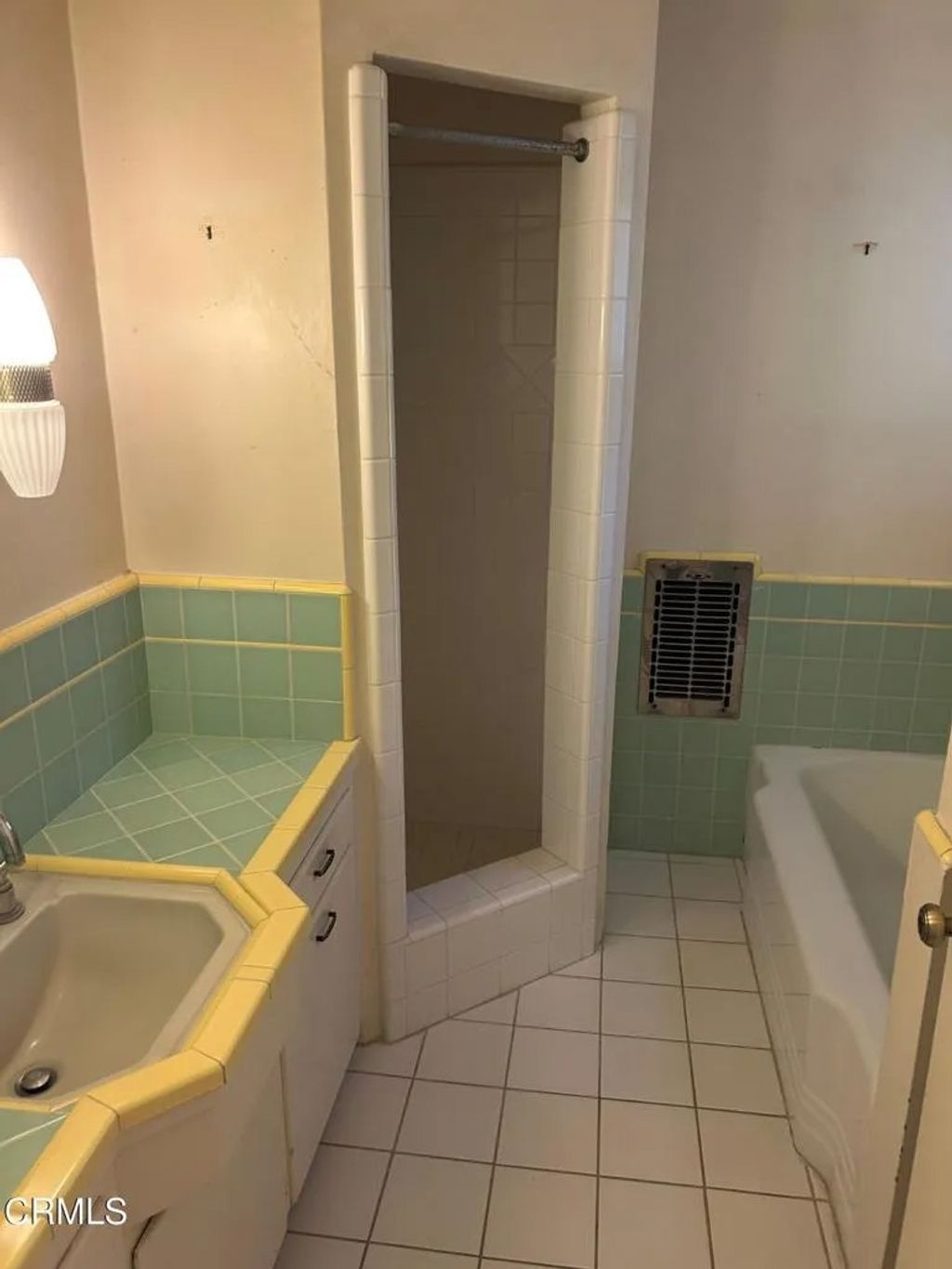 Photo of 329 Mariposa Drive, Ventura, CA 93001 (MLS # V1-33177)