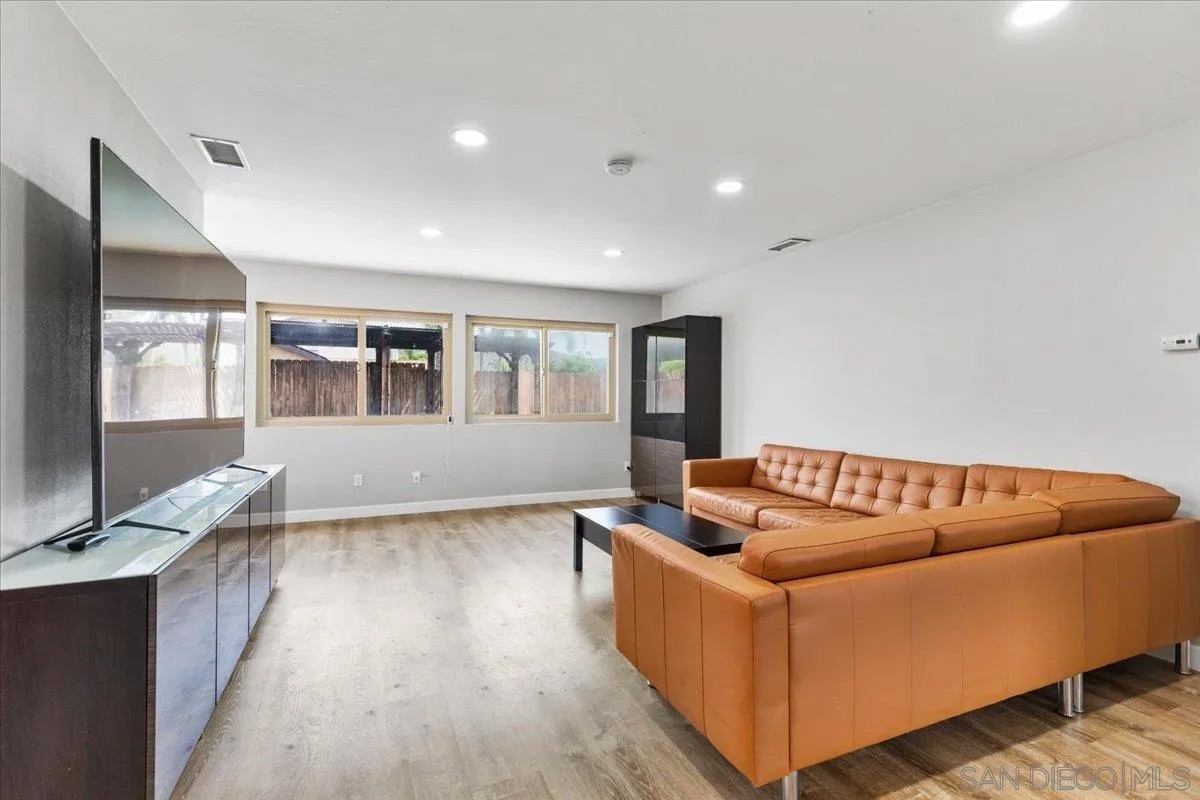 13423 Floral Ave