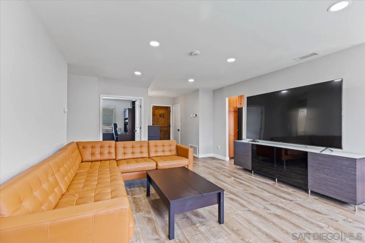 13423 Floral Ave