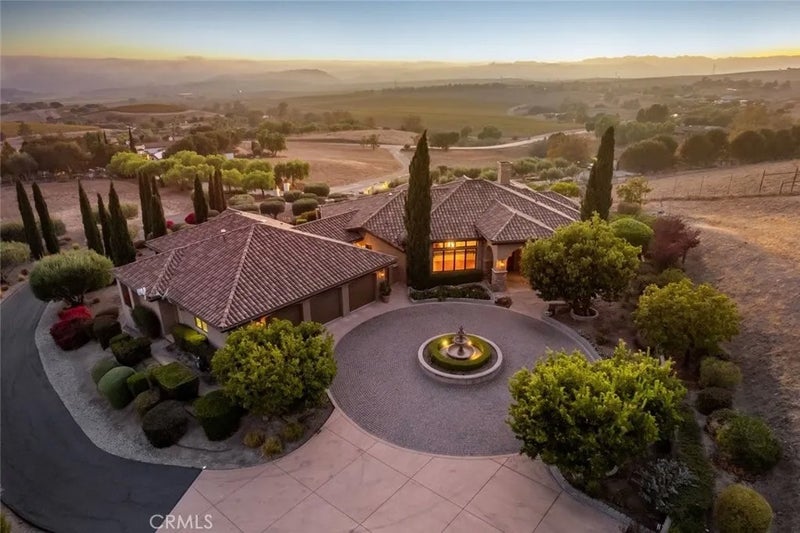 5475 Mira Estrella Court