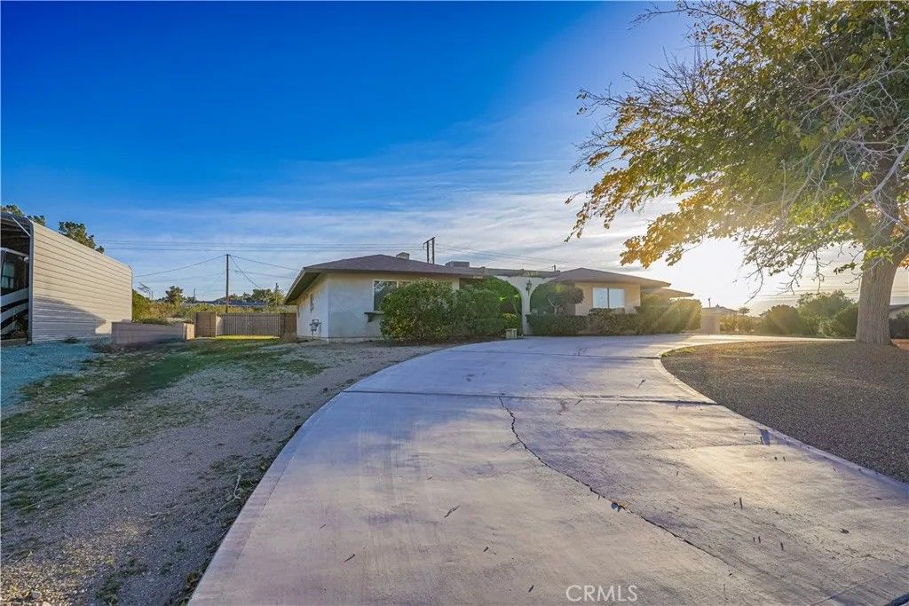 Photo of 27407 Azurite Rd, Barstow, CA 92311 (MLS # IV25278755)