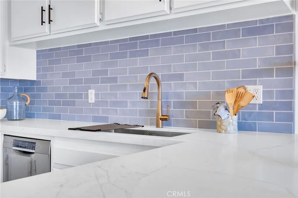 765 W 26th 211