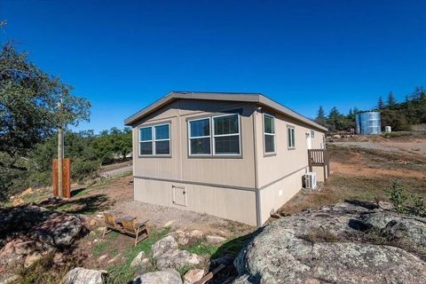Photo of 22815 Illahee Dr, Alpine, CA 91901 (MLS # PTP2509221)