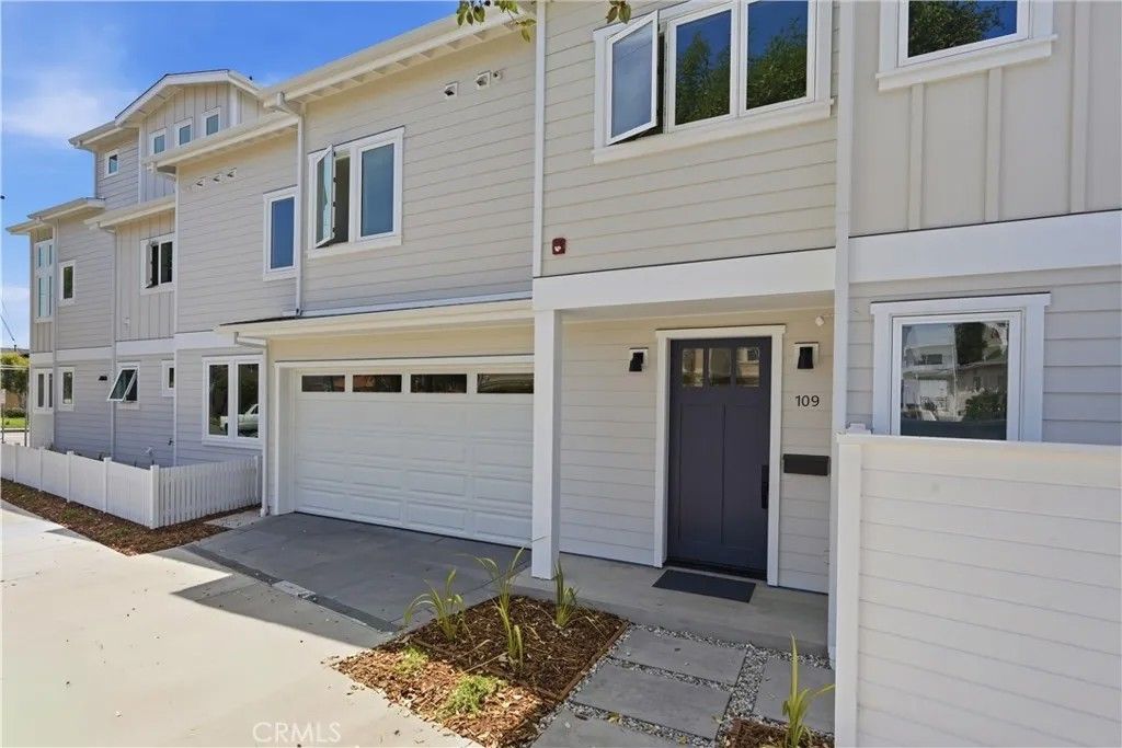 Photo of 109 N Francisca Avenue, Redondo Beach, CA 90277 (MLS # PV26162749)