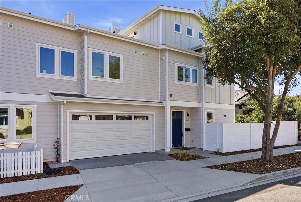 Photo of 109 N Francisca Avenue, Redondo Beach, CA 90277 (MLS # PV26162749)