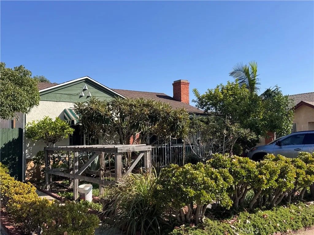 Photo of 1300 S Date Ave, Alhambra, CA 91803 (MLS # OC25252145)