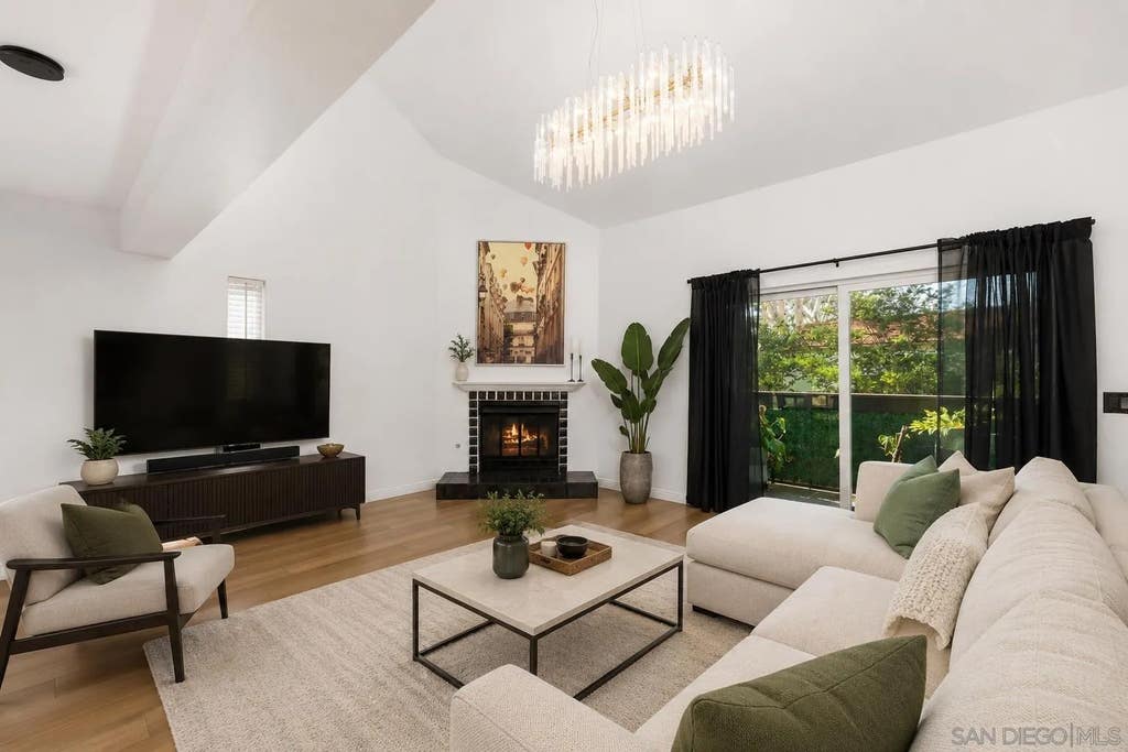 Photo of 321 Windy LN, Vista, CA 92083 (MLS # 260019835)