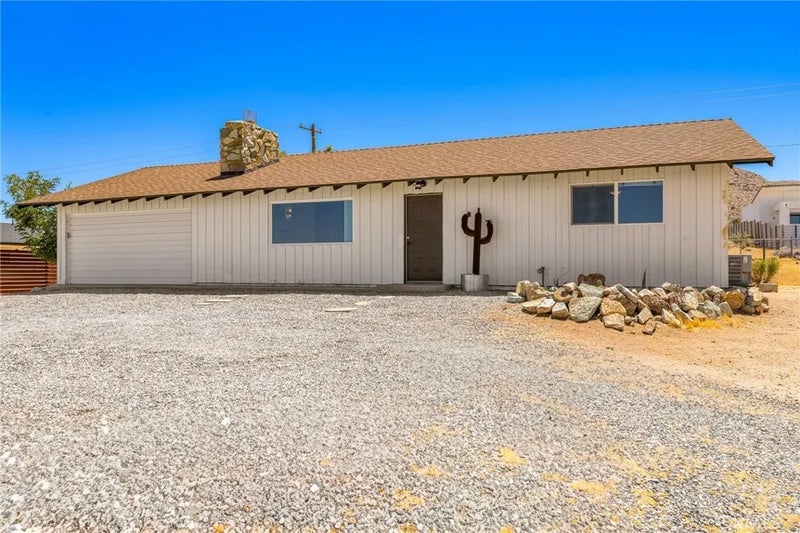 60229 La Mirada Trail