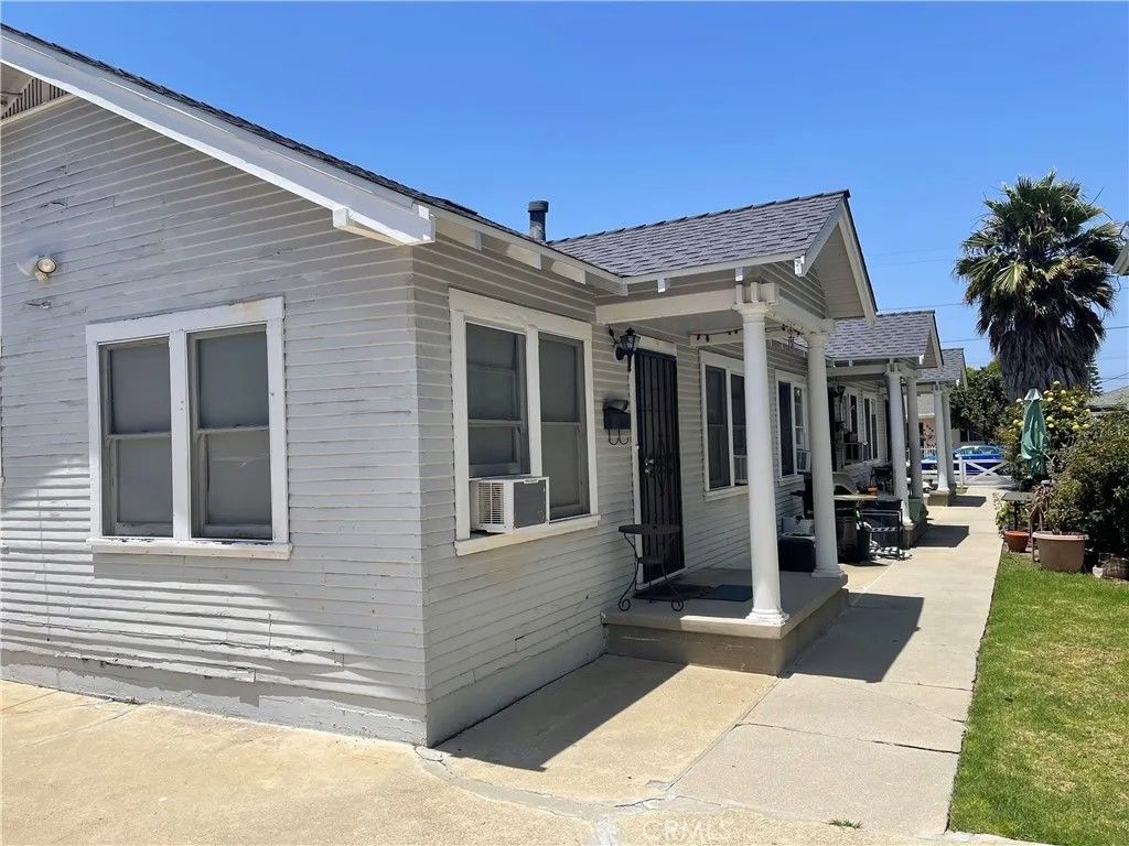 Photo of 645 W 21st St, San Pedro, CA 90731 (MLS # SB26072046)