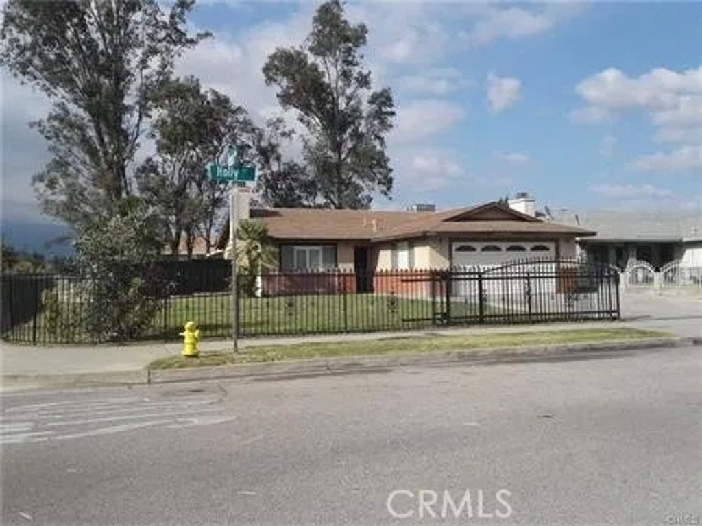 Photo of 15308 Holly Drive, Fontana, CA 92335 (MLS # CV25272503)