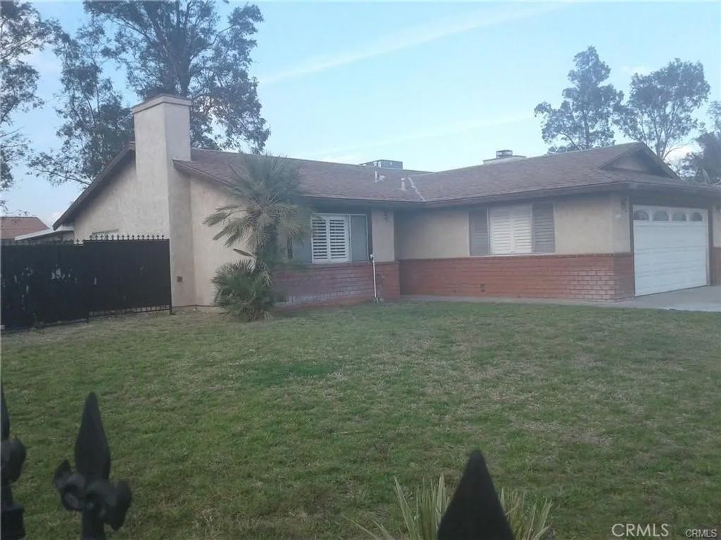 Photo of 15308 Holly Drive, Fontana, CA 92335 (MLS # CV25272503)