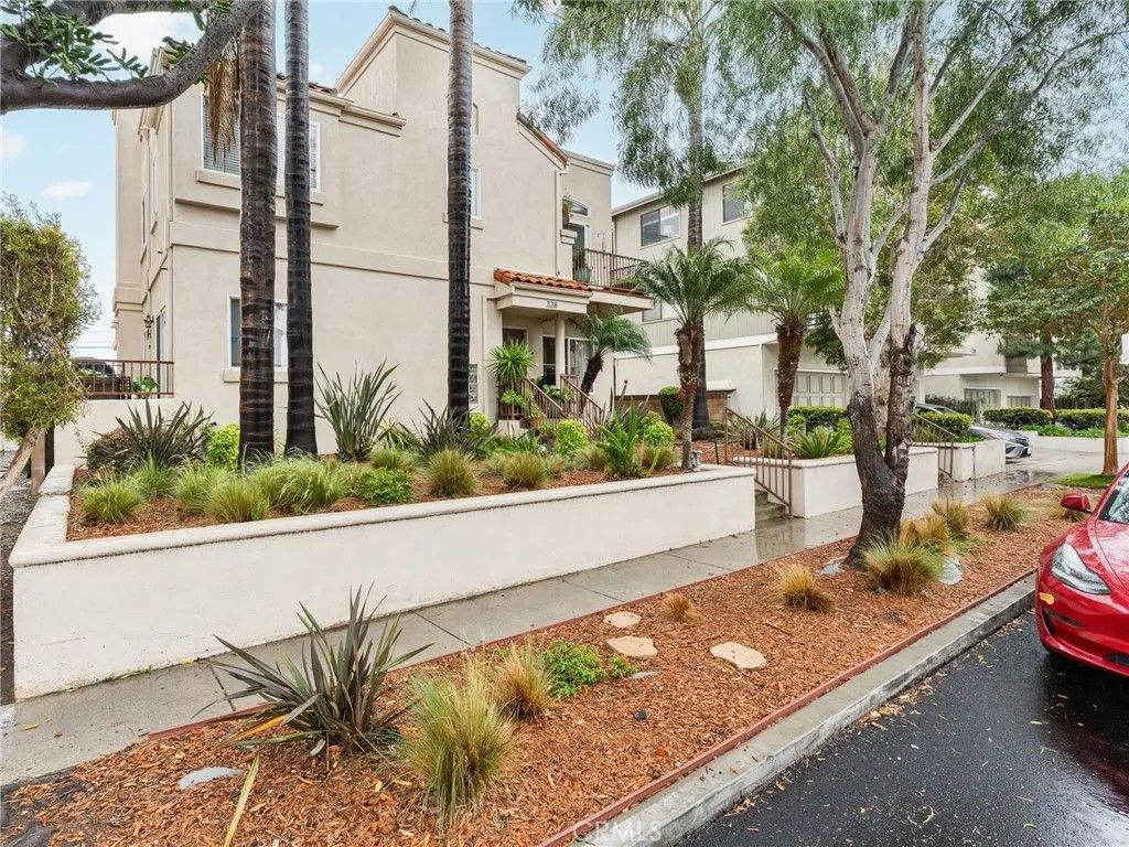 Photo of 328 Virginia Street #4, El Segundo, CA 90245 (MLS # SB26038642)