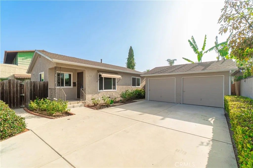 Photo of 4006 E Vermont Street, Long Beach, CA 90814 (MLS # PW25276328)