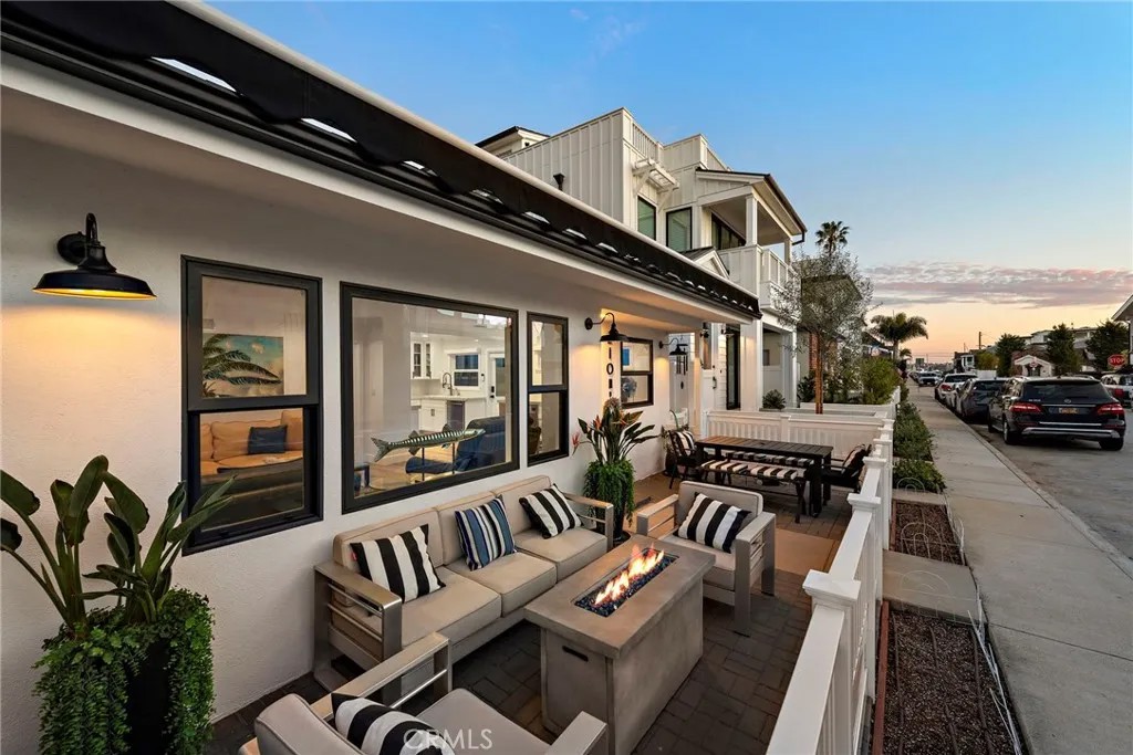 210 Collins Avenue