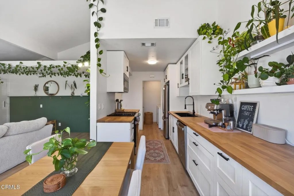 262 W Vineyard Avenue