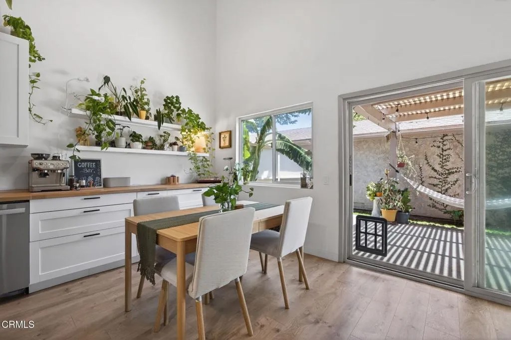 262 W Vineyard Avenue