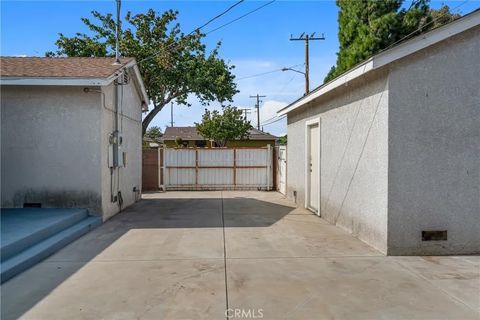 Tiny photo for 6303 Droxford St, Lakewood, CA 90713 (MLS # MB25248245)