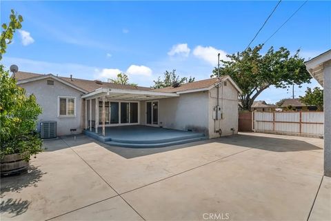 Tiny photo for 6303 Droxford St, Lakewood, CA 90713 (MLS # MB25248245)