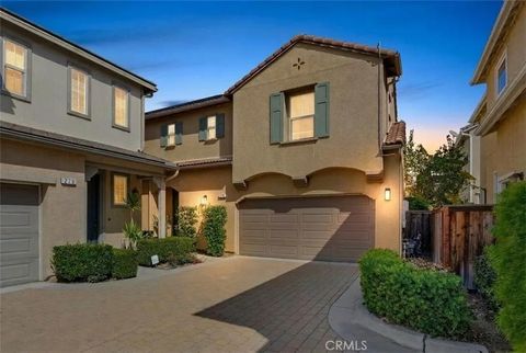 Photo of 271 W Sparkleberry Ave, Orange, CA 92865 (MLS # PW26052691)