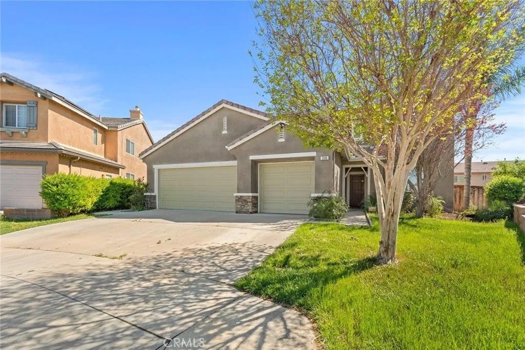 Photo of 330 Palo Santa Way, San Jacinto, CA 92582 (MLS # SW26063919)