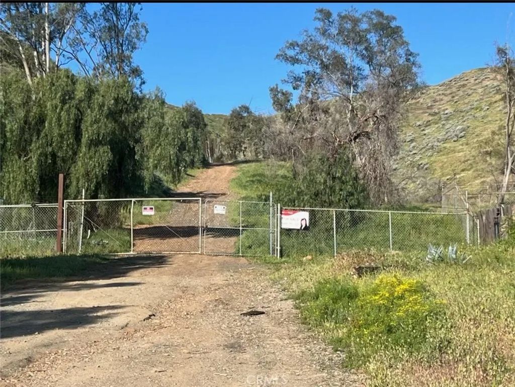 Photo of 0 Olive Ave, Perris, CA 92570 (MLS # AR26032212)