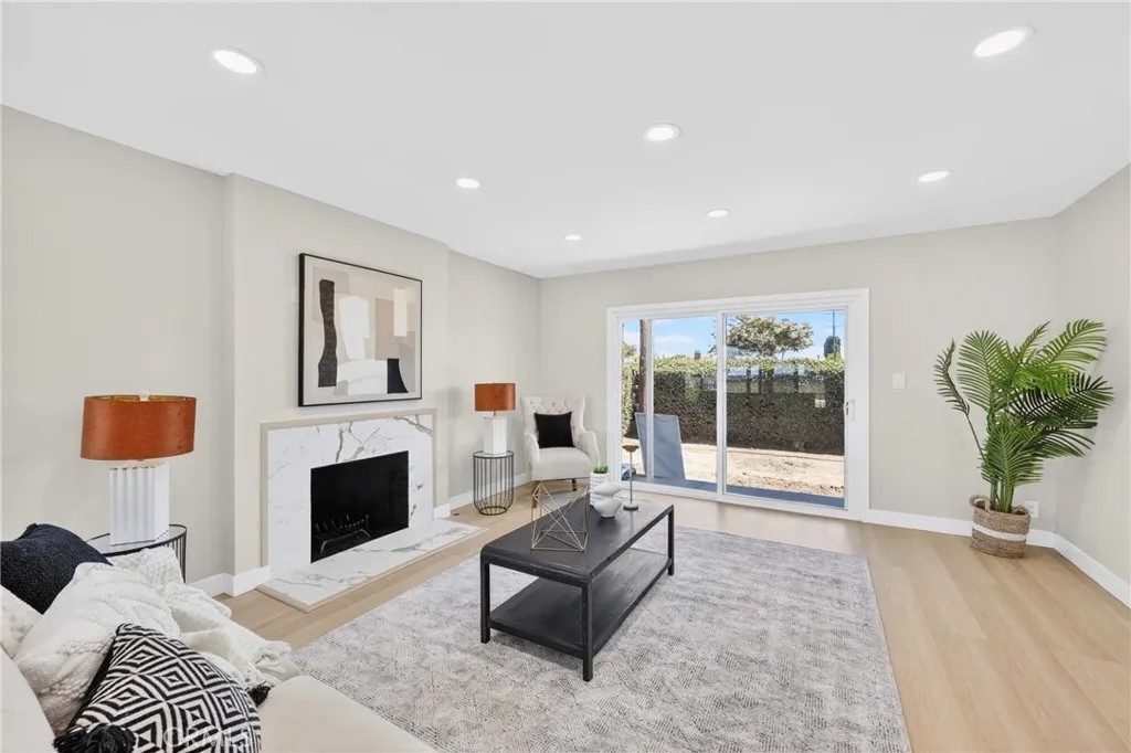 2712 W 134th Place