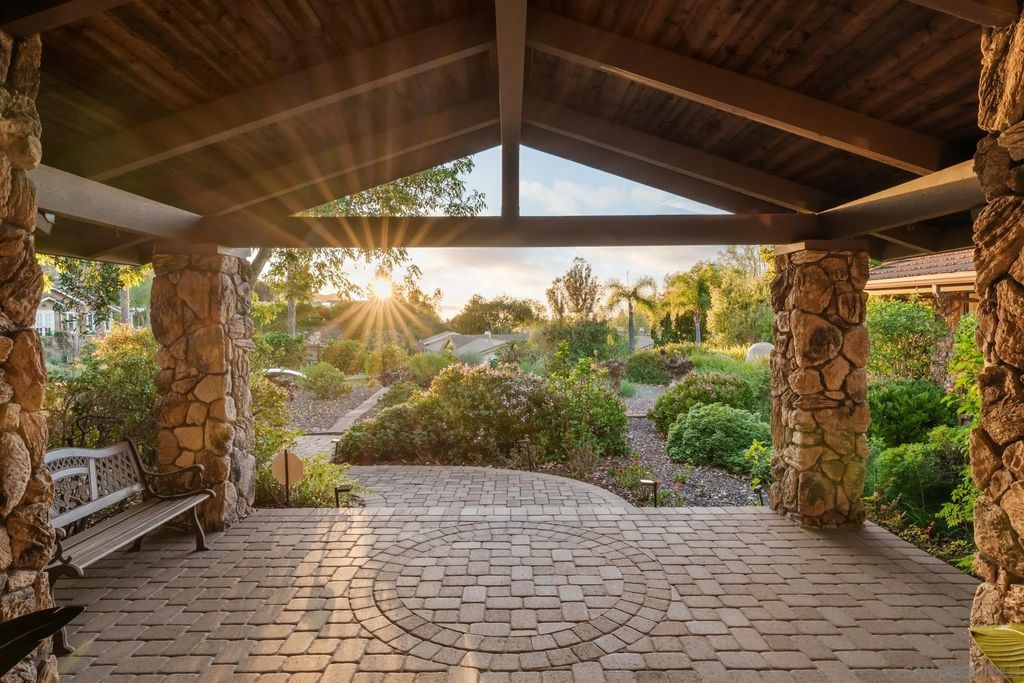 Photo of 15943 Ranch Hollow Rd, Poway, CA 92064 (MLS # 260005015)