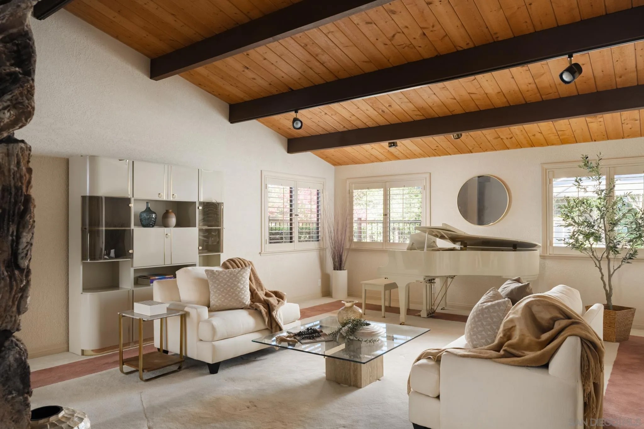 15943 Ranch Hollow Rd