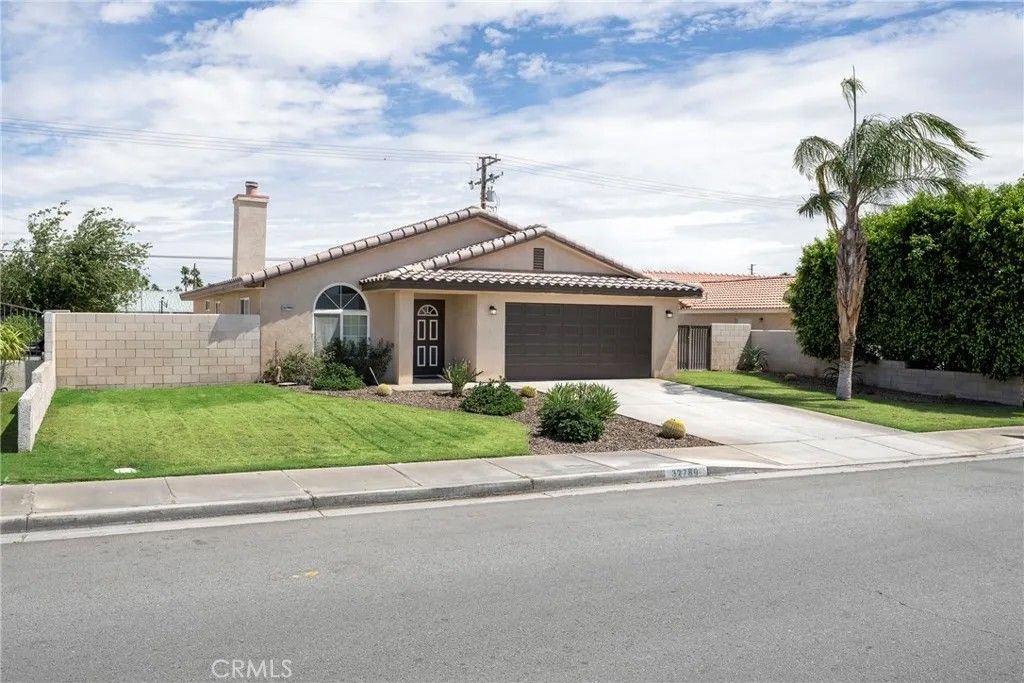 Photo of 32780 Cielo Vista, Cathedral City, CA 92234 (MLS # CV26082662)
