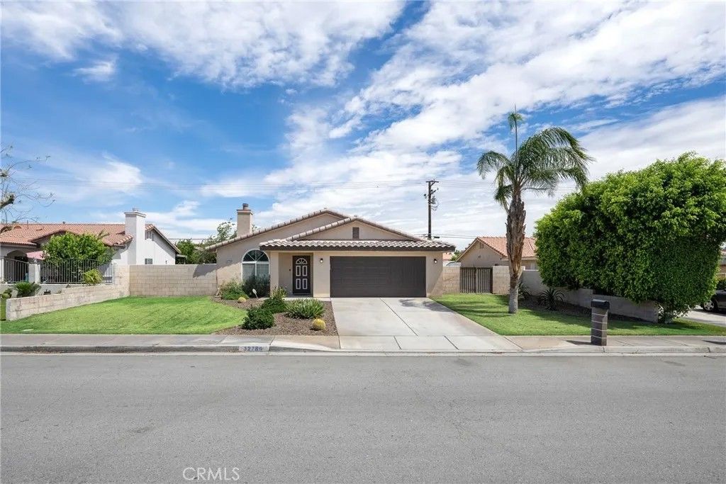 Photo of 32780 Cielo Vista, Cathedral City, CA 92234 (MLS # CV26082662)