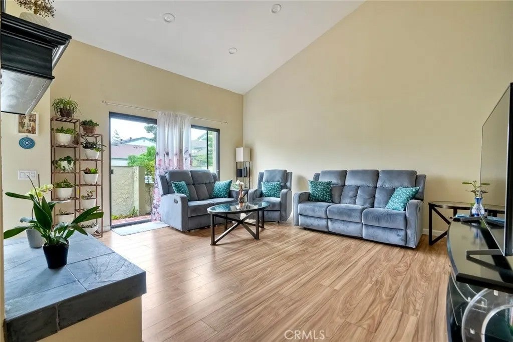 3304 Caminito Eastbluff 143