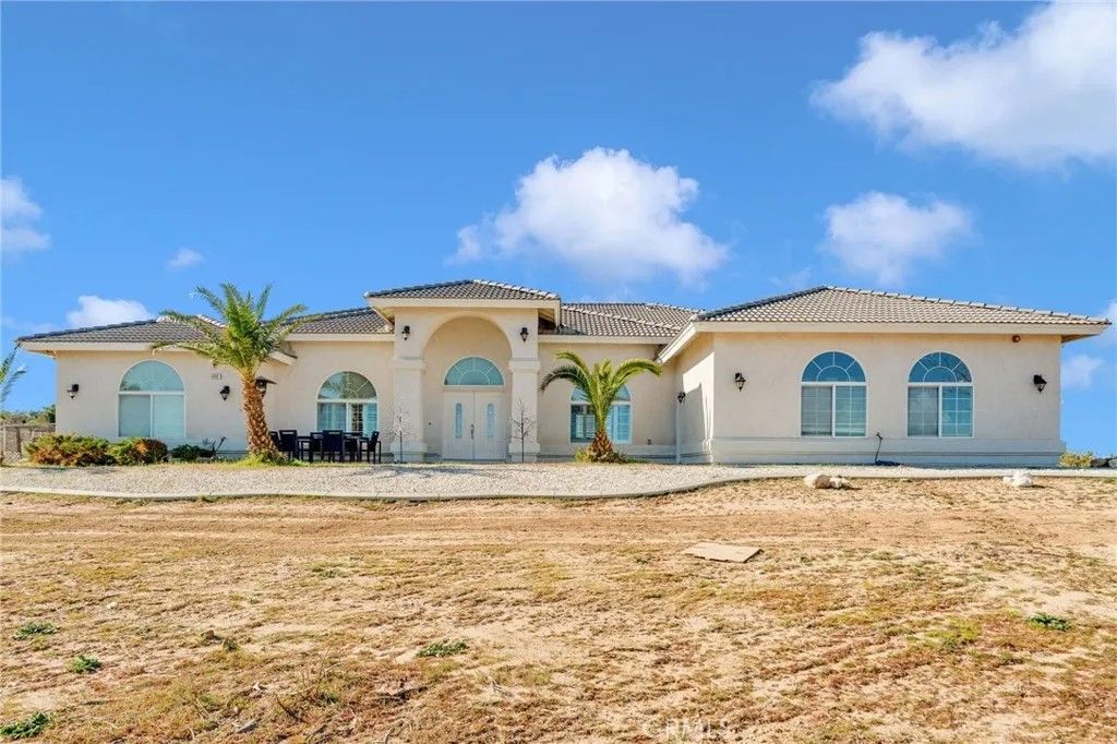 Photo of 6086 Pythagoras Rd, Oak Hills, CA 92344 (MLS # IG26012149)