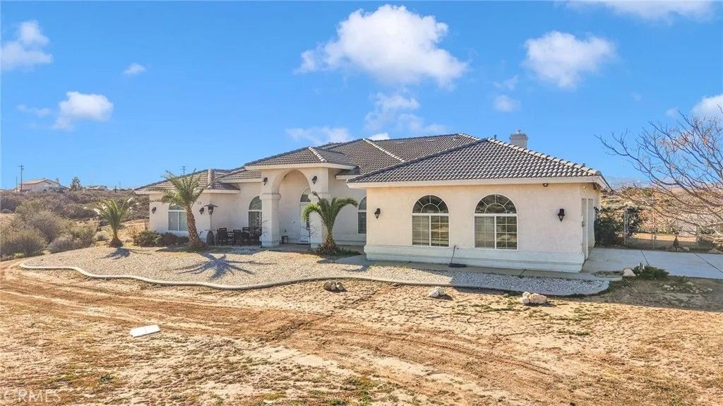 Photo of 6086 Pythagoras Rd, Oak Hills, CA 92344 (MLS # IG26012149)