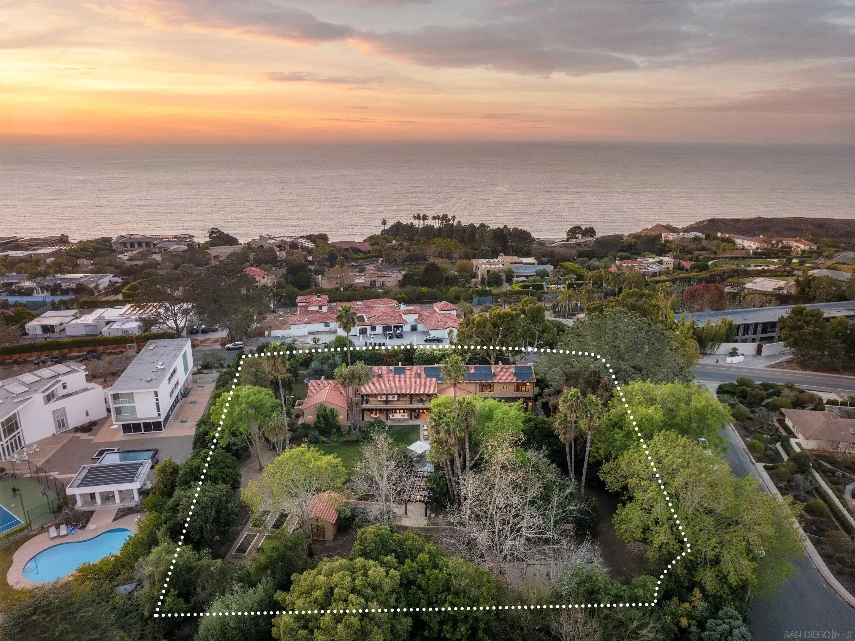 La Jolla, California 92037, United States, 5 Bedrooms Bedrooms, ,4 BathroomsBathrooms,Residential,Active,203510