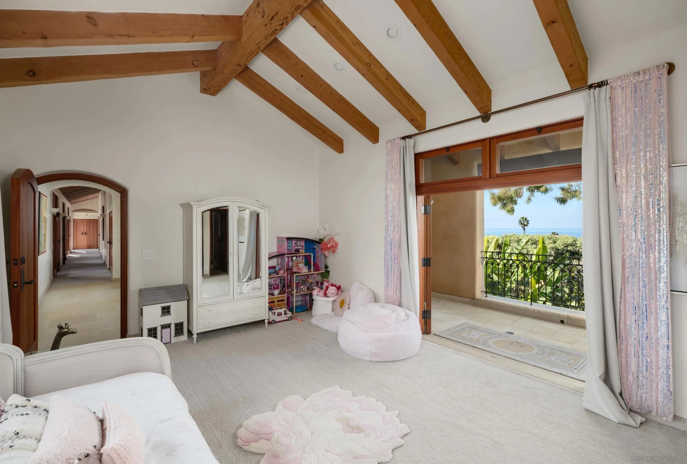 La Jolla, California 92037, United States, 5 Bedrooms Bedrooms, ,4 BathroomsBathrooms,Residential,Active,203510