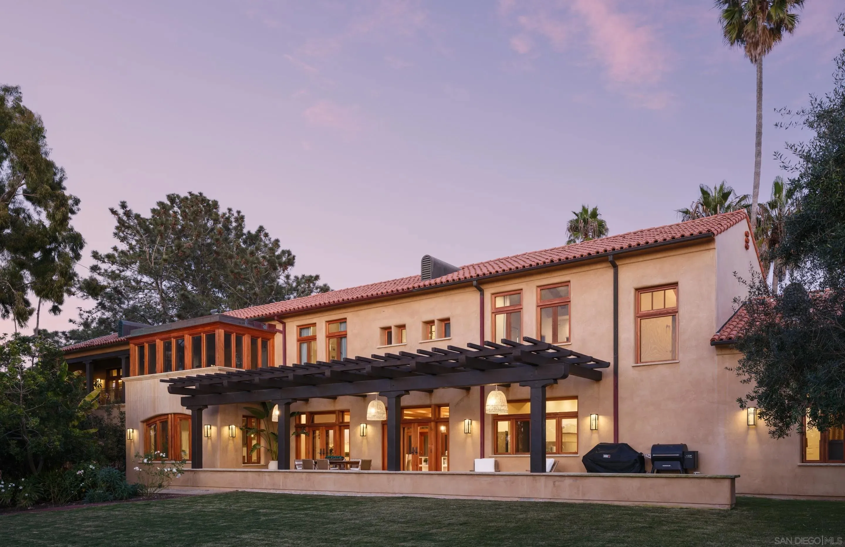 La Jolla, California 92037, United States, 5 Bedrooms Bedrooms, ,4 BathroomsBathrooms,Residential,Active,203510