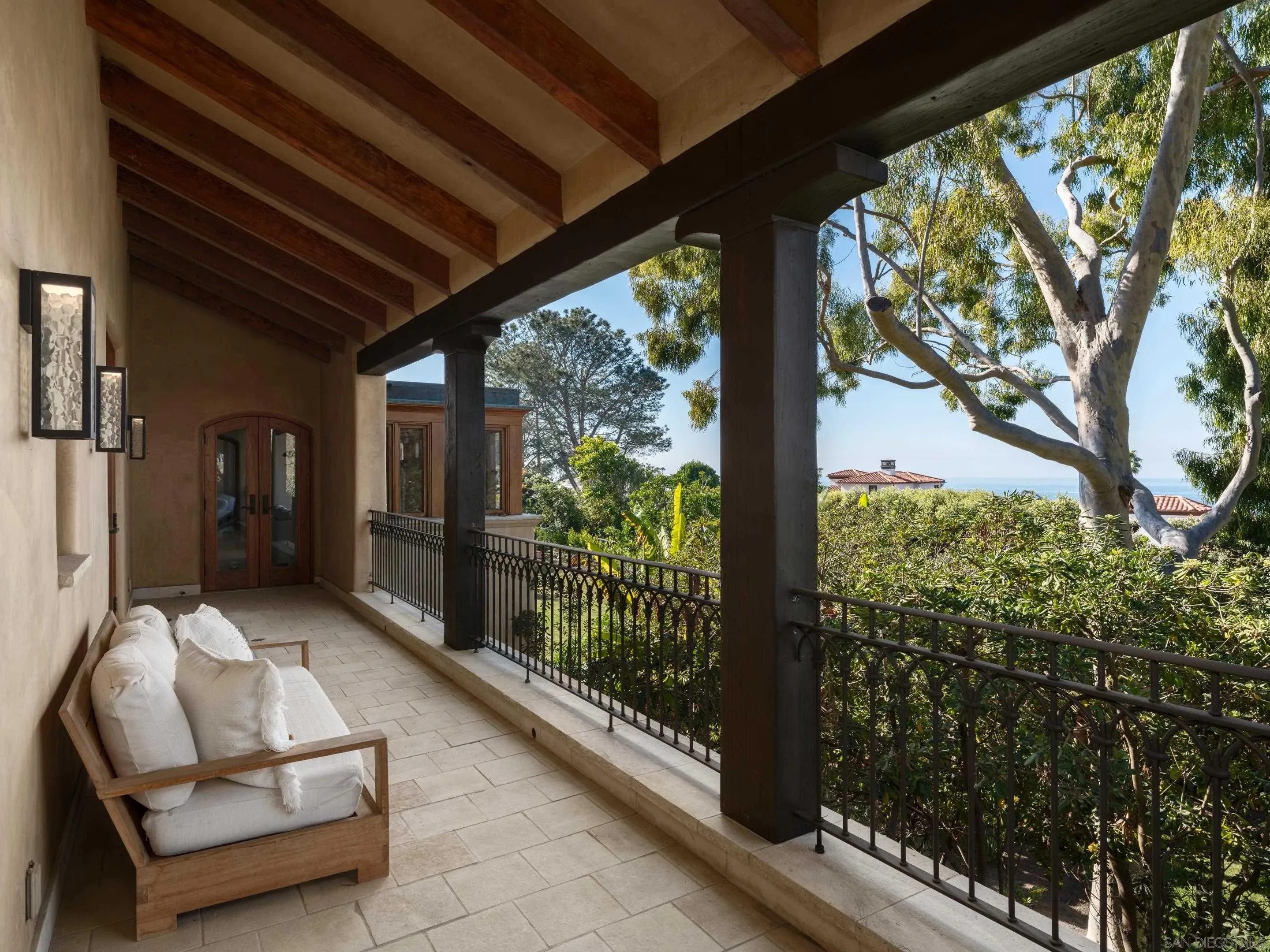 La Jolla, California 92037, United States, 5 Bedrooms Bedrooms, ,4 BathroomsBathrooms,Residential,Active,203510