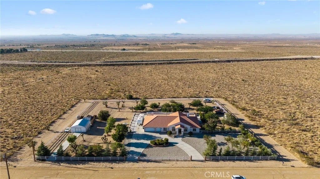 Photo of 17173 Fort Tejon Road, Llano, CA 93544 (MLS # SR26147422)