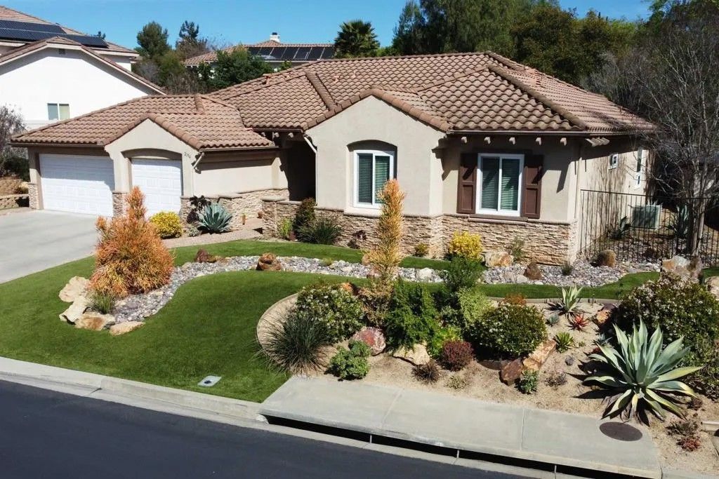 Photo of 2194 Stone Castle, Fallbrook, CA 92028 (MLS # NDP2601997)