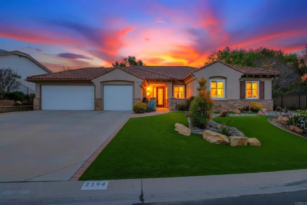 Photo of 2194 Stone Castle, Fallbrook, CA 92028 (MLS # NDP2601997)